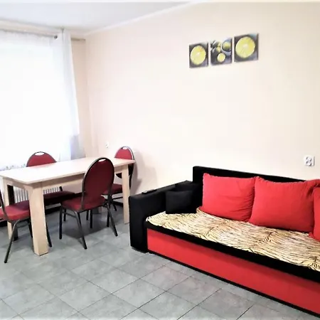 Ow Wilk - I Z Aneksami Kuchennymi, Parking, Plac Zabaw 假日公园 *
