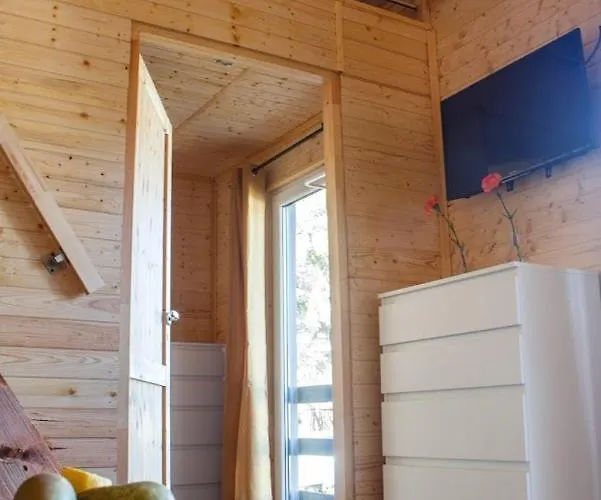 ホリデーパーク Ow Wilk - I Z Aneksami Kuchennymi, Parking, Plac Zabaw ウェバ