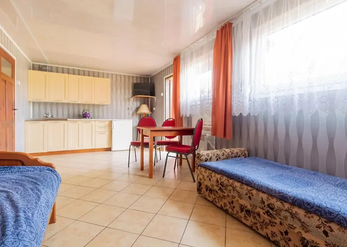 ホリデーパーク Ow Wilk - I Z Aneksami Kuchennymi, Parking, Plac Zabaw ウェバ